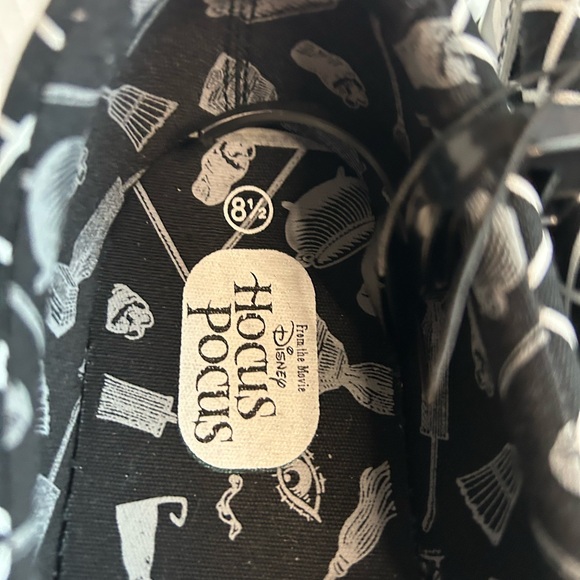Disney Hocus Pocus Sneakers Women's Size 8.5 Low Top Slip On Shoes Sanderson New - Picture 4 of 6
